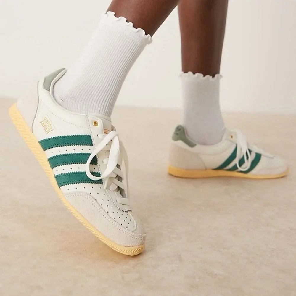 adidas Japan Women's Size 9.5‎ US Off White Collegiate Green Orange Tint JI2663